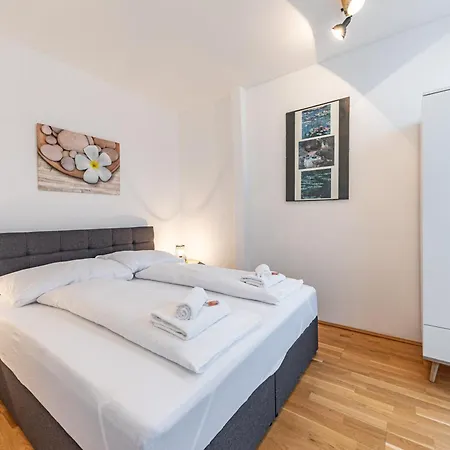 Penthouse Suites By Jr City Apartments Vienna Exterior photo
